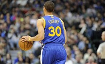 Stephen Curry anotó anoche 44 puntos, su récord en la presente temporada