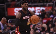 LeBron James lideró a los Heat al anotar 37 puntos en el triunfo ante Suns