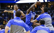 Los jugadores de Kentucky celebran su pase tras eliminar a Wichita State