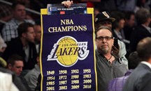 Los Lakers comienzan sin prisas la búsqueda de entrenador