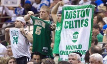 La afición de Boston Celtics no olvida a los héroes del anillo de 2008