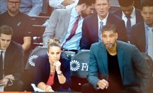 Tim Duncan y Becky Hammon dirigen a Spurs tras la expulsión de Popovich