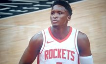 Victor Oladipo ha debutado con los Rockets