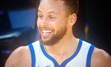 Warriors queda octavo en el Oeste con 46 puntos de Curry y título anotador