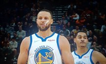 Warriors gana a Utah con otro récord de Curry desde el triple