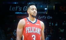 Pelicans vence a Sixers con 11 triples de récord para C.J. McCollum