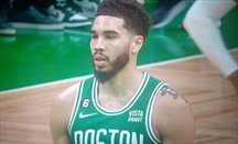 Boston Celtics ganó en la prórroga a Warriors con 34 puntos de Tatum