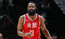 Harden con la camiseta china de los Rockets