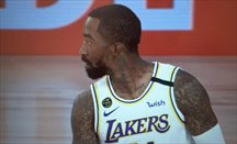 Lakers gana con 6 triples del recién fichado J.R. Smith