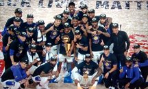 Lakers celebra el título con LeBron abajo con su premio de MVP