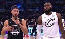 Curry, micrófono en mano, y LeBron en el Partido de las Estrellas