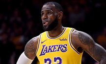 LeBron James regresa al juego para liderar la victoria de Lakers