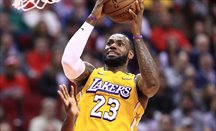 LeBron James pasa a Kobe para ser el tercer anotador de la historia