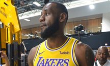 Lakers hace pruebas con LeBron como base y Davis como pívot