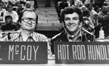 Rod Hundley, a la derecha, durante la retransmisión de un partido