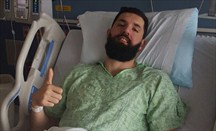 Nikola MIrotic, en la cama del hospital tras su primera operación
