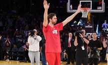 La afición de Lakers ovaciona a Pau y Kobe le visita en un emotivo reencuentro