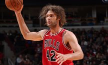 Chicago Bulls pone en el mercado al pívot Robin Lopez