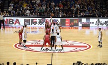 Salto inicial del Rockets-Pelicans jugado en Shanghai