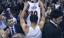 Curry lideró el triunfo