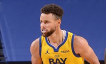 Curry anotó 41 puntos con gran efectividad