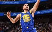 Curry anotó 38 puntos en el triunfo de Warriors