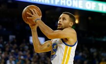Curry puede con Towns en una exhibición de Warriors en el pase y el tiro