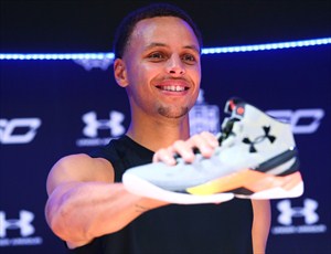 Unas zapatillas de Curry se han vendido por más de 30.000 dólares