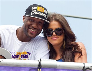 Lamar Odom y Khloe Kardashian celebran el título de los Lakers en 2010