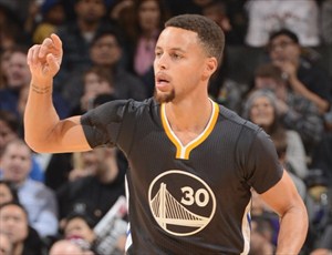 Stephen Curry volvió a maravillar con 44 puntos