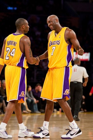 Kobe Bryant visitó ayer a Lamar Odom, compañero durante años en los Lakers