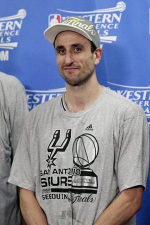 Ginóbili celebra su último título de la NBA con los Spurs