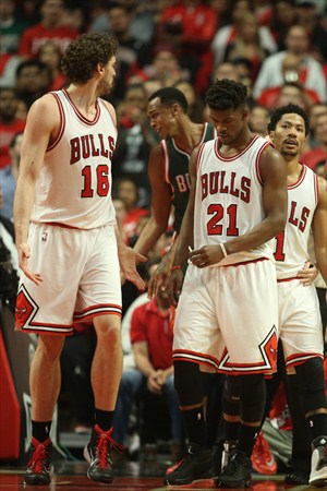 Pau Gasol, Jimmy Butler y Derrick Rose lideraron a los Bulls