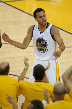 Stephen Curry fue el mejor del partido con 36 puntos
