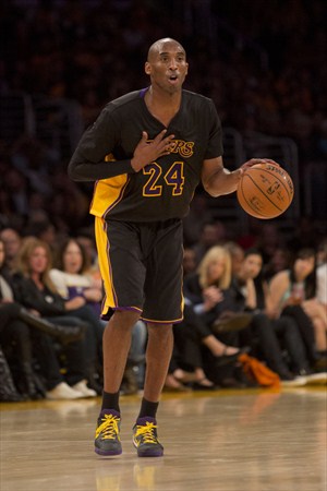 Kobe Bryant anotó 18 puntos en la primera victoria de Lakers