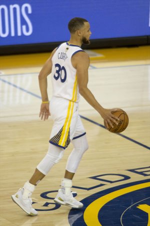 Curry fue el máximo encestador el partido con 32 puntos