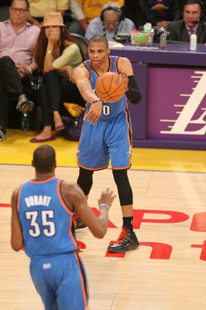 Westbrook y Durant jugaron a su antojo en el Staples Center