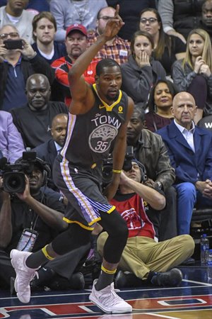 Durant anotó 32 puntos en el segundo partido ante Spurs