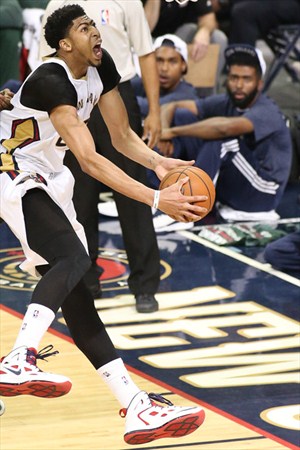 Anthony Davis anotó 23 puntos en la segunda parte ante Warriors