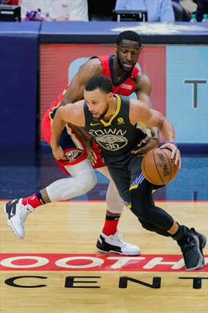 Curry, en uno de los partidos de la segunda ronda ante Pelicans