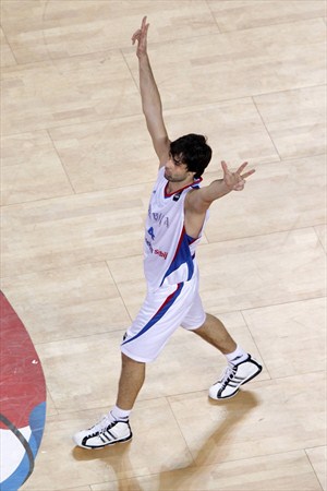 Milos Teodosic fue la gran estrella en el Wolves-CSKA