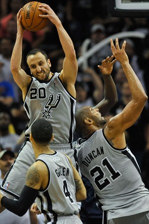 Manu Ginóbili fue el máximo anotador de los Spurs con 28 puntos