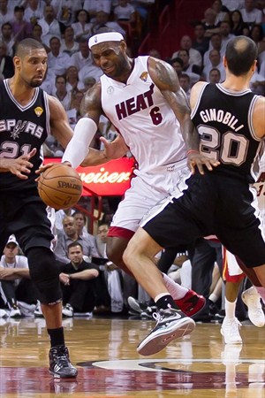 Los Spurs y los Heat inician hoy su camino en playoffs