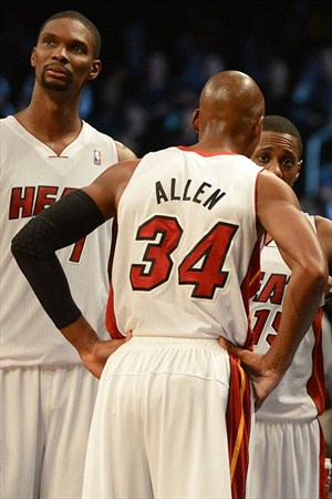 Bosh, Allen y Chalmers fueron los 3 jugadores decisivos en la victoria de Heat