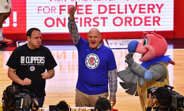 Steve Ballmer (centro) apunta alto con sus Clippers