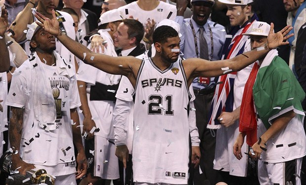 Tim Duncan buscará su sexto anillo con los Spurs la próxima temporada