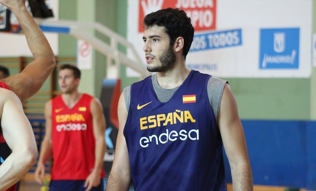 Álex Abrines, entrenando con España, ya no siente dolor en la rodilla lesionada