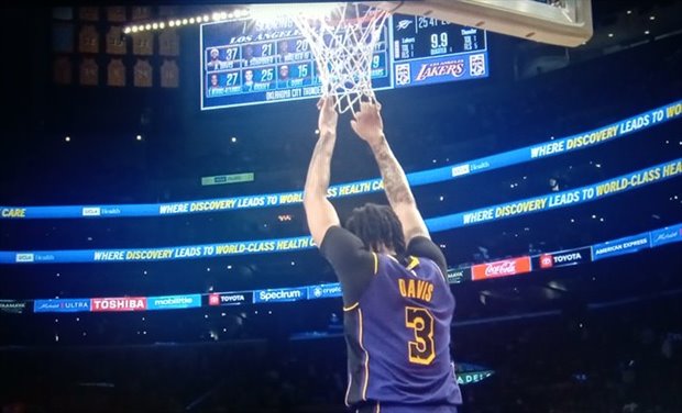 Lakers derrota a Thunder con un imponente Anthony Davis