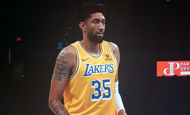 Christian Wood ejerce su opción para quedarse en Lakers