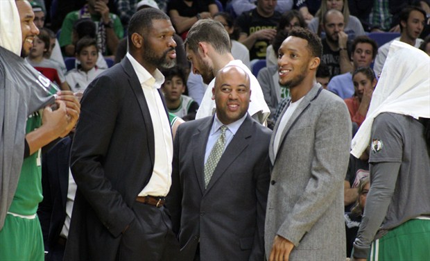 Evan Turner (derecha) en Madrid con Boston Celtics